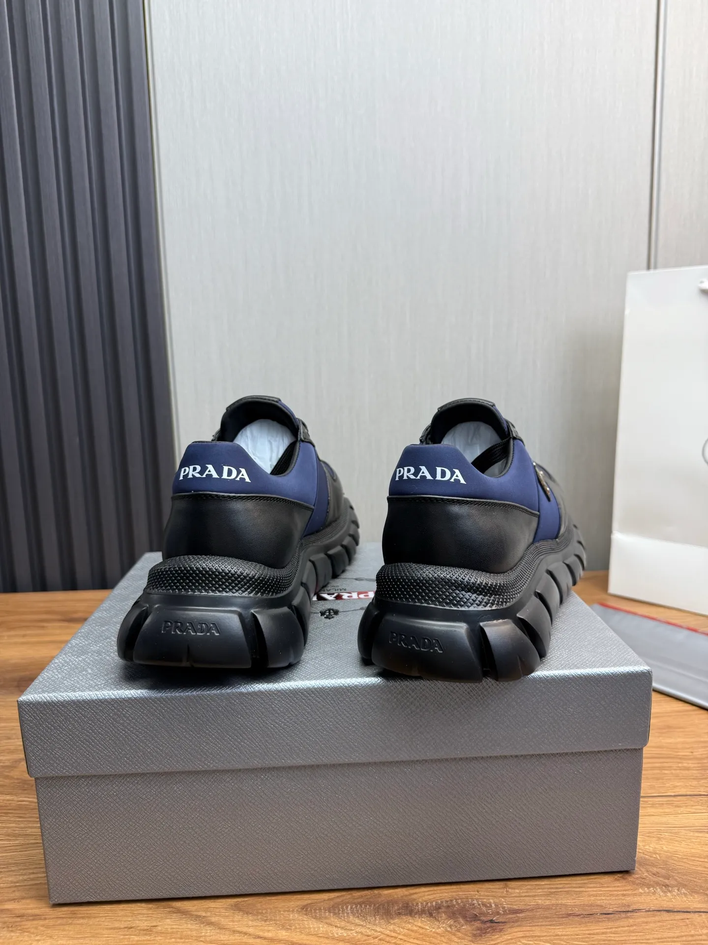 Men's shoes 💰580💰 [PRADA] Men's shoes are popular in the counter, official website is synchronized, 1 high-quality shipment ✔️Imported cowhide fabric + cowhide lining, 1🆚1 replica, original sole, 38-45 (45 customized, non-refundable)
